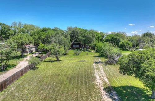 New Braunfels Casa | Gettin' Guada Loopy With Hot Tub & Riverfront