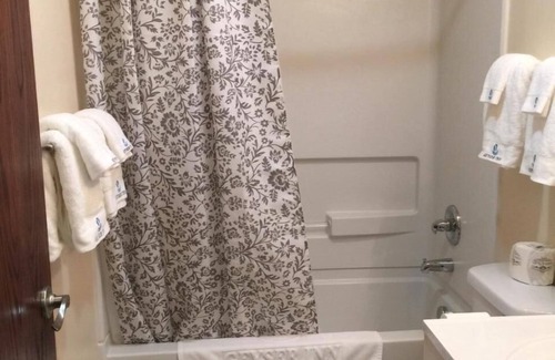 West Yellowstone Hotel | Geyser Inn