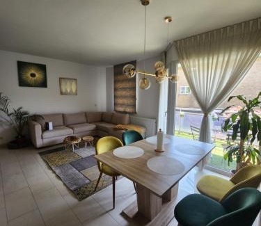 Ganshoren Apartamento | Gezellig verblijf met balkon