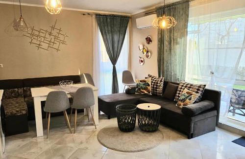 Chernomorets Apartamento | GG Garden Deluxe