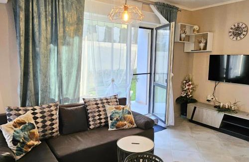 Chernomorets Apartamento | GG Garden Deluxe