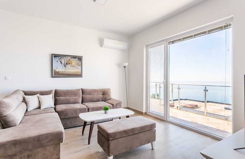 Seoca Apartamento | GH# New Penthouse with a pool and a sea view