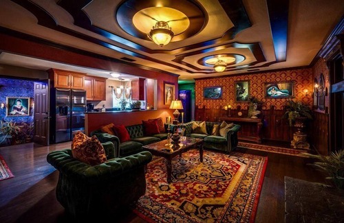 Fullerton Casa | Ghostly Retreat/15 Min to Disney w/Hot Tub!