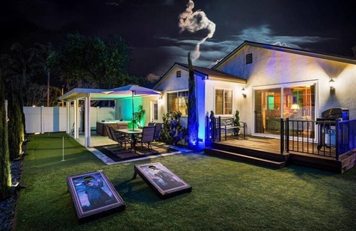 Fullerton Casa | Ghostly Retreat/15 Min to Disney w/Hot Tub!