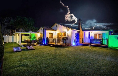 Fullerton Casa | Ghostly Retreat/15 Min to Disney w/Hot Tub!