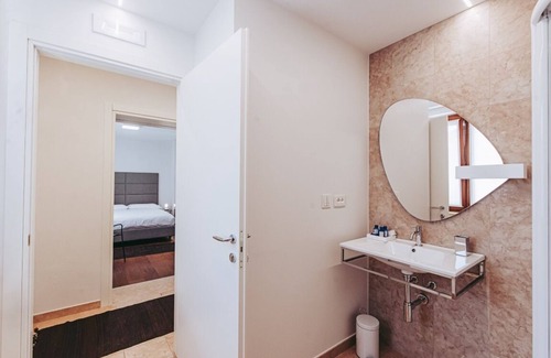 Badia Calavena Cama Y Desayuno | Giada, room with bathroom.Villa Riva, tranquility,at the foot of the Little Dolomites.