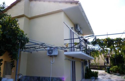 Agios Georgios Pagon Apartamento | Giannis