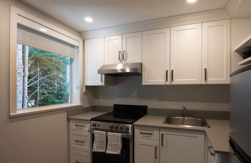 Gibsons Hotel | Gibsons Landing Inn