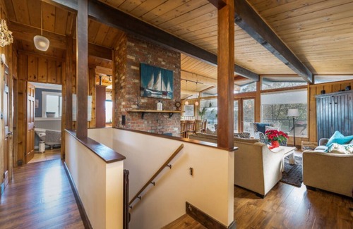Gibsons Casa | ¡Toda la casa privada y serena con impresionantes vistas en Lower Gibsons te espera!