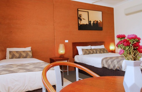 Cloncurry Hotel | Gidgee Inn Motel