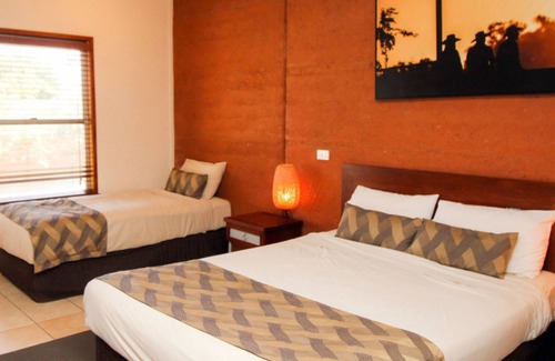 Cloncurry Hotel | Gidgee Inn Motel