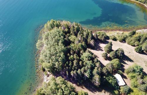 Mahone Bay Otro | GIFFORD Island Getaway - Just You and Nature