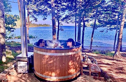Mahone Bay Otro | GIFFORD Island Getaway - Just You and Nature