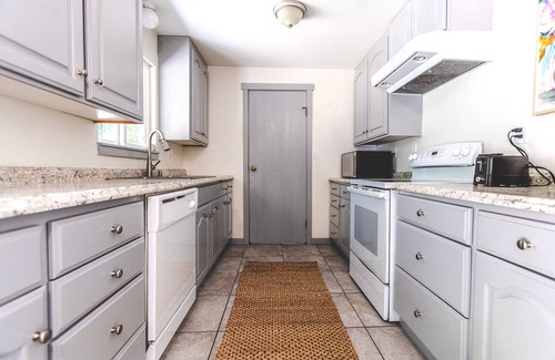 Gig Harbor Casa | Gig Harbor Cozy Get Away, Bring Fido - Park like Backyard