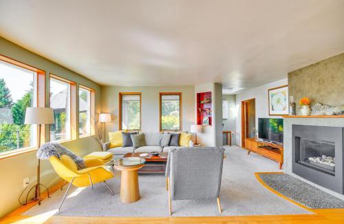 Gig Harbor Casa | Gig Harbor Home Large Deck, Outdoor Dining Area