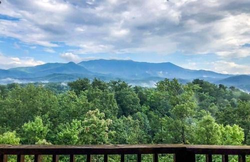 Gatlinburg - Pigeon Forge Cabina | Gigantic Views GSMNP/3.6 Miles 2 DwTn Gatlinburg