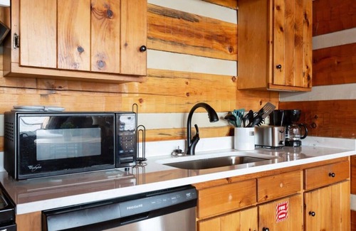 Gatlinburg - Pigeon Forge Cabina | Gigantic Views GSMNP/3.6 Miles 2 DwTn Gatlinburg