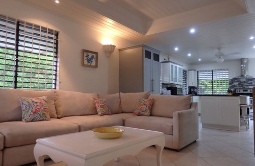 Sandy Lane Villa | Hermosa casa de estilo Bajan de 3 dormitorios con piscina privada situada en jardines tropicales