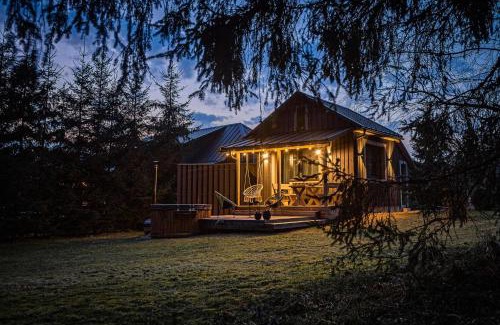 Renavas Chalet De Esquí | Gilė -'Virš Ąžuolų' - Forest SPA - Horses - Lake - Chalet