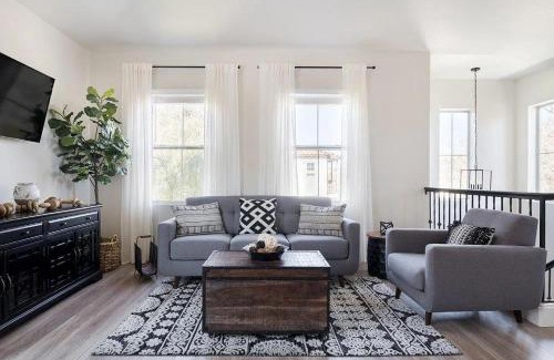 Gilbert Casa | Gilbert Laurel