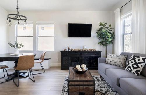 Gilbert Casa | Gilbert Laurel