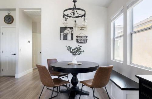 Gilbert Casa | Gilbert Laurel