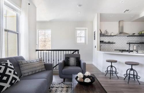 Gilbert Casa | Gilbert Laurel