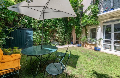 Butte-aux-Cailles Apartamento | Gilded Garden Splendour, by Veeve