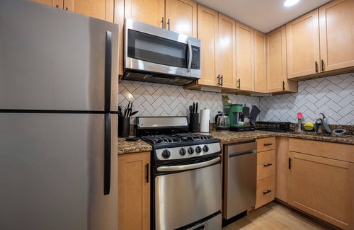 Shaw Apartamento | Gilded Nest - 2BR English Basement in Logan Circle