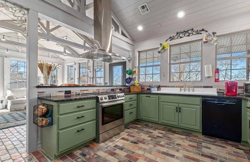 Grove Casa | Gilead Grand Lakefront Family Retreat!
