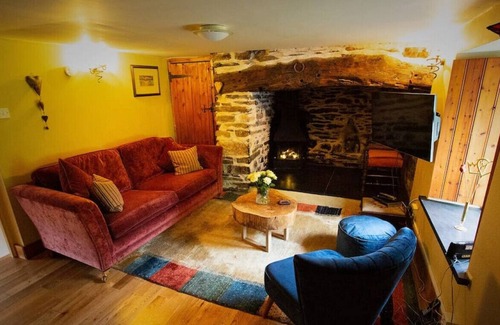 Clynderwen Cabaña | Gilfach Cottage · Cosy Cottage in Wild Countryside by Llys-y-Fran