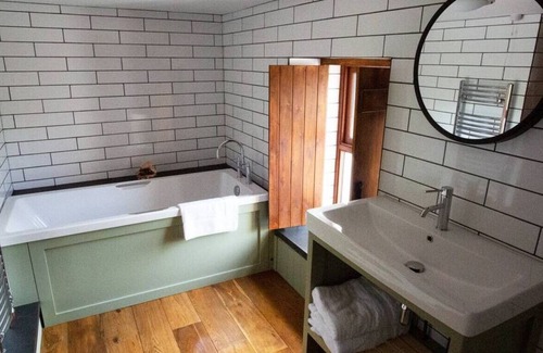 Clynderwen Cabaña | Gilfach Cottage · Cosy Cottage in Wild Countryside by Llys-y-Fran