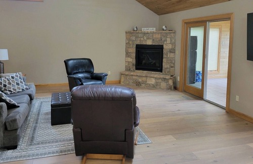 Crivitz Casa | Gilkey Lake Escape, lake house connected to Crooked Lake