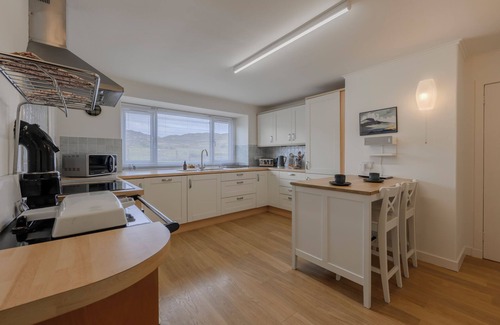 Breakish Casa | Gillean House-Spectacular beachfront property-Skye