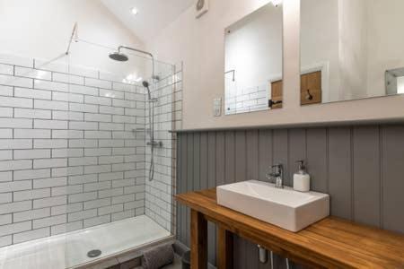 Liskeard Casa | Gilliflower 1 bedroom cottage at Trethwale Barns Holiday Home