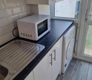 Gillingham Casa | Gillingham Retreat - Spacious 4 Bedroom House