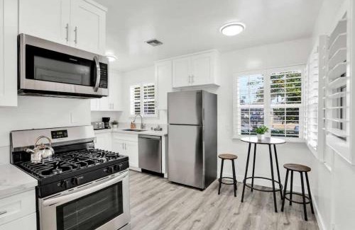 Reseda Casa | Gilmore Grove in Reseda