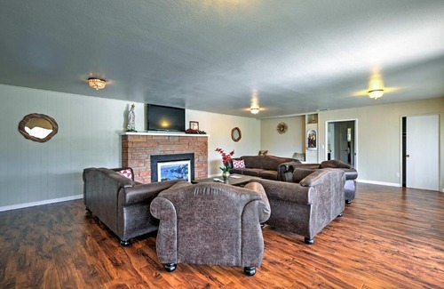 Gilroy Casa | Gilroy Home with Deck on 20 Acres, 7 Mi to Downtown!