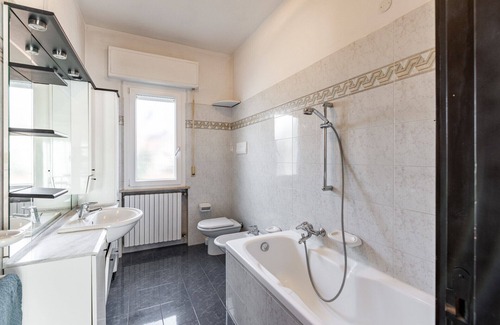 Fano Villa | Villino Gimarra with parking 300m from the sea