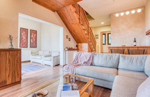 Kfardebian Apartamento | Gin - Duplex 3-BR Chalet in Mzaar