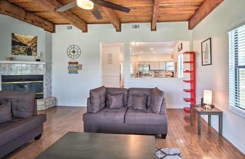 Garfield Casa | ‘Gingerland Ranch’ in Del Valle: Game Room & Porch