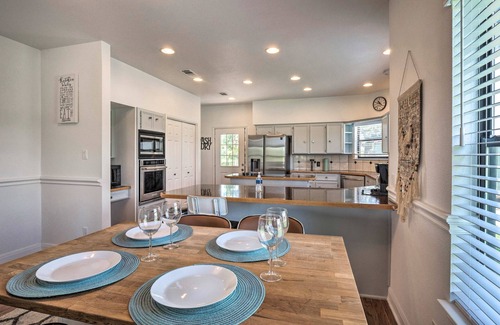 Garfield Casa | ‘Gingerland Ranch’ in Del Valle: Game Room & Porch