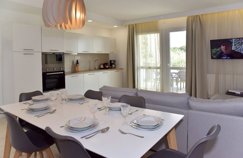 Padenghe sul Garda Apartamento | Ginkgo | Garda Bloom Holiday Apartments at Lake Garda