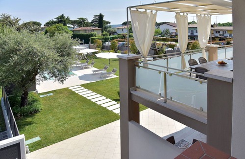 Padenghe sul Garda Apartamento | Ginkgo | Garda Bloom Holiday Apartments at Lake Garda