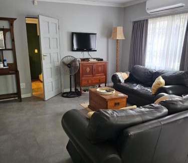 White River Apartamento | Giraffe's Rest, Self Catering Studio Apartment