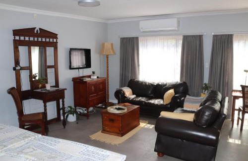 White River Apartamento | Giraffe's Rest, Self Catering Studio Apartment