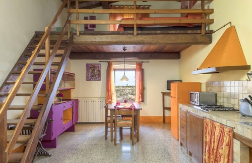 Castel San Gimignano Apartamento | Girasol apartamento con vistas a San Gimignano, piscina y jardín compartido