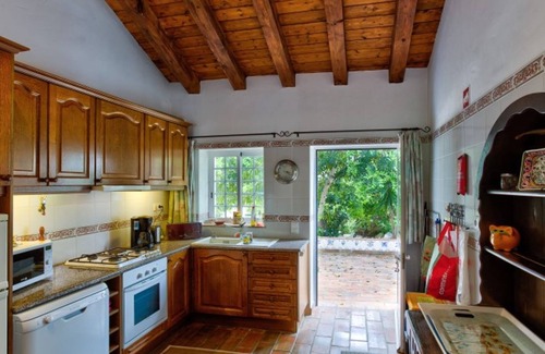 Alcalar Casa | Girassol Apartment in Quinta Velha by LovelyStay