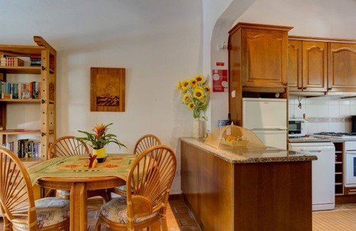 Alcalar Casa | Girassol Apartment in Quinta Velha by LovelyStay