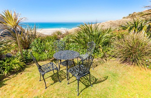 Sennen Cove Cabaña | Girl Annie, Beach Cottage, Great Sea-Views, Garden